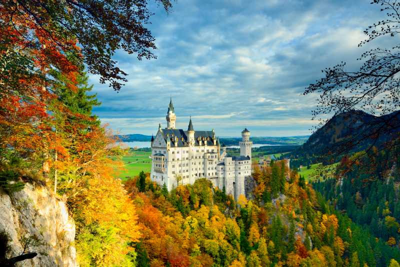 Schwangau Schloss Neuschwanstein im Herbst Strae der Romantik Deutsche Alpenstrae