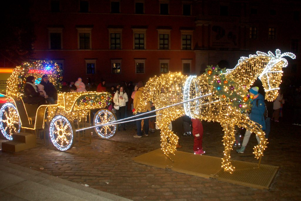 Świetlna dorożka na placu Zamkowym.