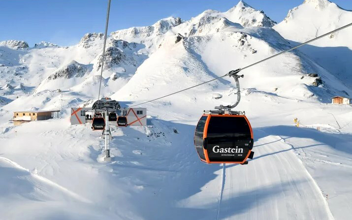 Austria. Kolejka linowa w Gastein, w Alpach.