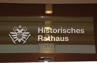 Wejście do Starego Ratusza od strony Starego Rynku w Kolonii - fot. Cezary Rudziński