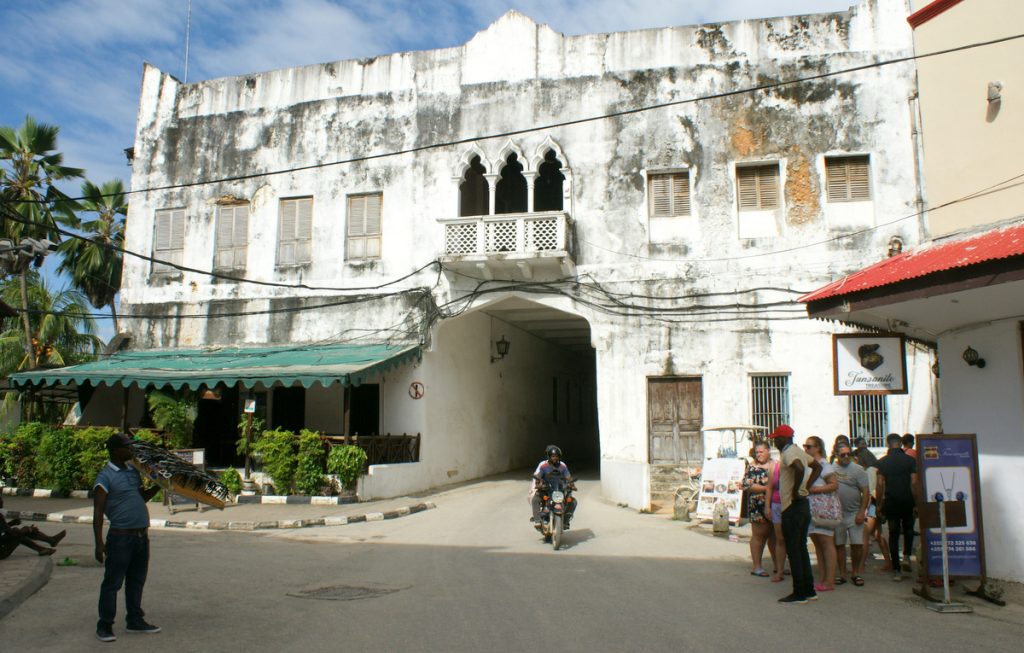 Fragment Starówki w mieście Zanzibar, największym na wyspie o tej samej nazwie. 
