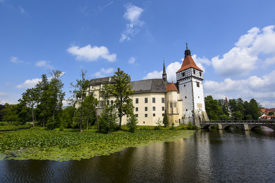 Pałac Blatna - widok od strony wody
