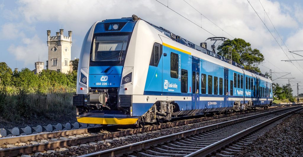 Pociąg kolei czeskich na trasie
