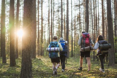 Turyści w Auksztockim Parku Narodowy m