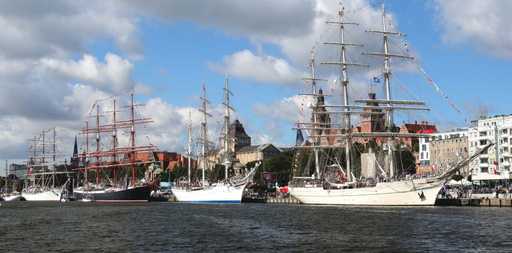 Szczecin, finał regat The Tall Ships Races - jachty przy Wałach Chrobrego
