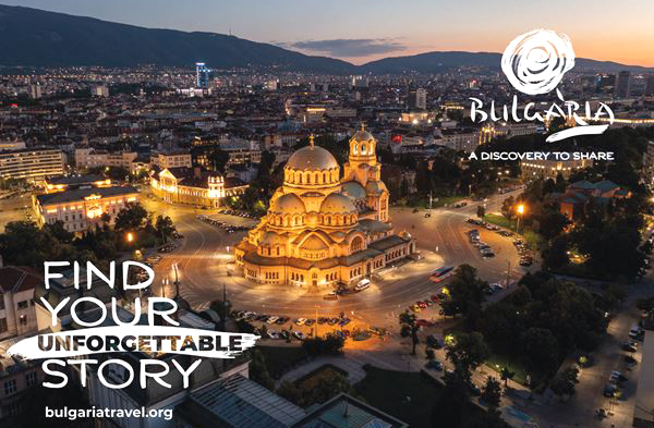 Sofia, widok w nocy z lotu ptaka z soborem św. Aleksandra Newskiego na pierwszym planie