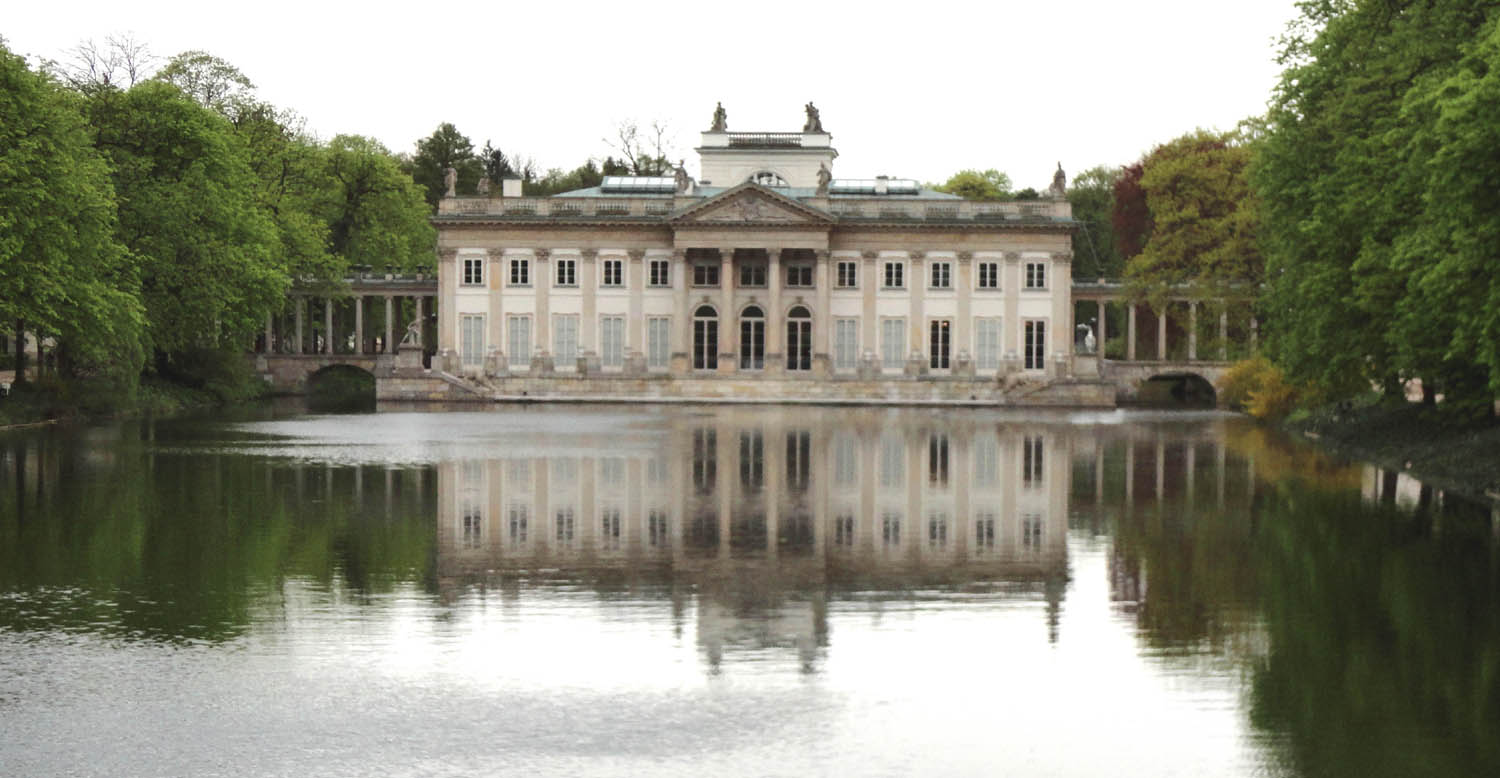 Pałac Łazienkowski od strony wody. Fot. Cezary Rudziński