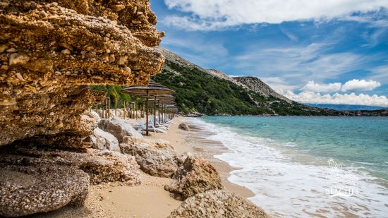 Stara-Baska-plaza-Skrivena-©Wspolnota-Turystyczna-Kvarner-fot.-Luka-Tabako.