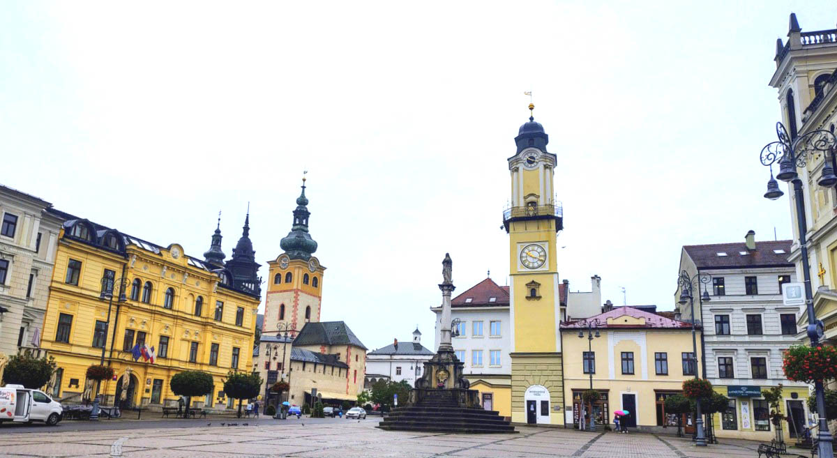 Banska-Bystrzyca-rynek -fot.-Grzegorz-Micuła-_.jpg
