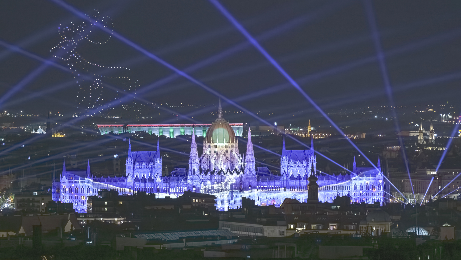 Świąteczny Budapeszt nocą.