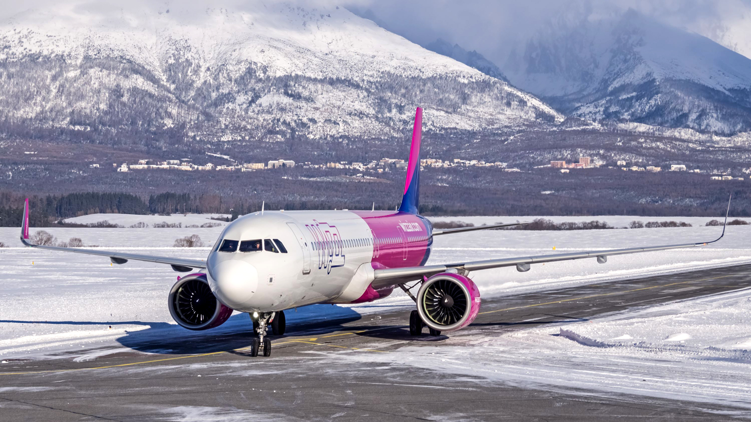 Samolot Wizz-Air na lotnisku