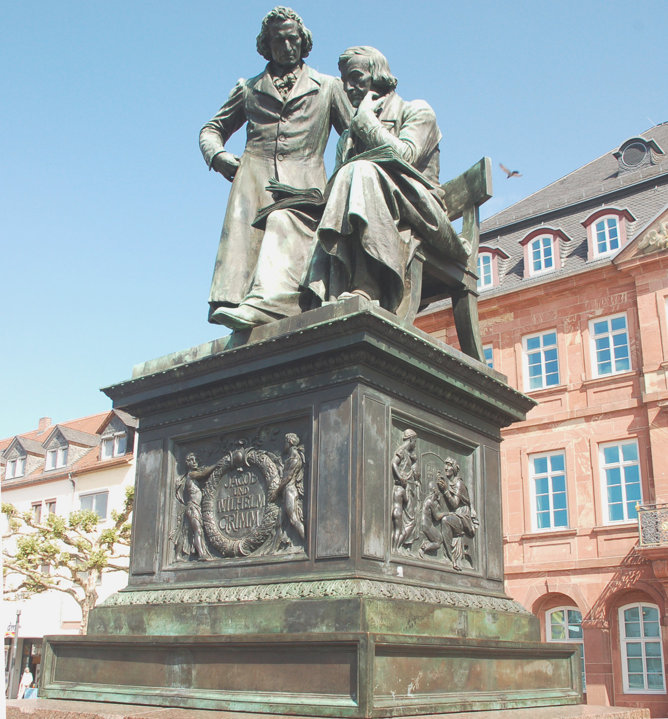 Pomnik Braci Grimm w ich rodzinnym mieście Hanau w Hesji. Fot. Cezary Rudziński