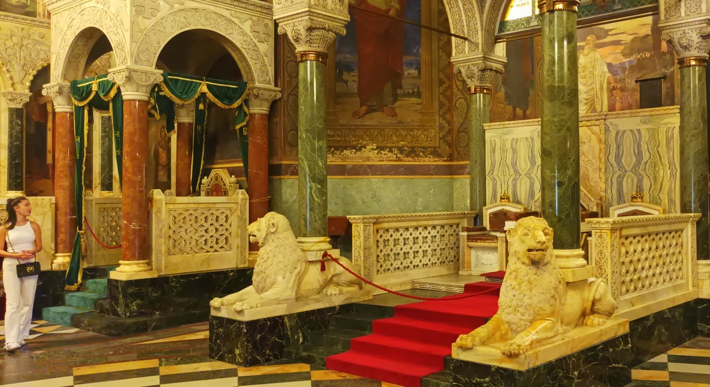 Sofia-sobor-Aleksandra-Newskiego.-Trony-dla-cara-i-patriarchy-zrobione-sa-z-onyksu-i-alabastru.-fot.-Alicja-Micula