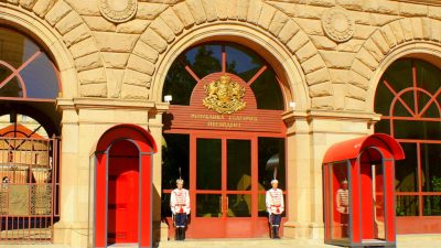 Sofia-warta-przed-Palacem-Prezydenckim-fot.-Alicja-Micula