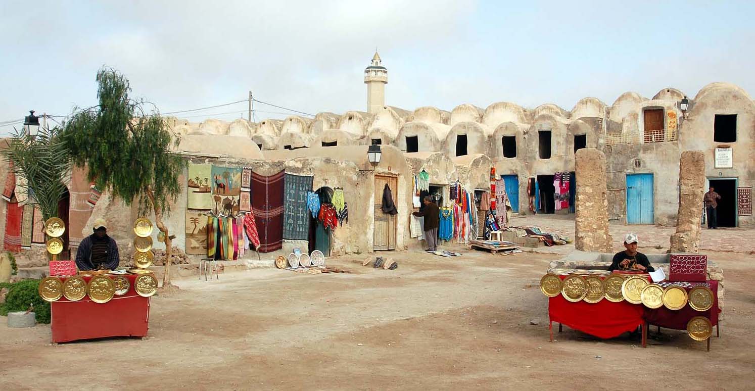 Bazar w Medenine, w Tunezji. Fot. Cezary Rudziński