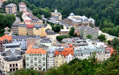 Karlovy Vary, widok ze wzgórza. Fot. Cezary Rudziński 